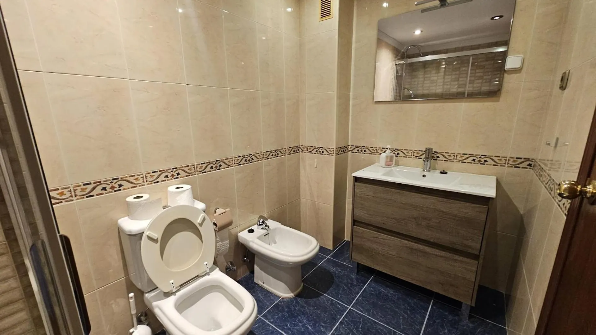 Preciosa Habitacion Centro Malaga Enfrente El Corte Ingles Estacion De Tren Y Metro La Mejor Zona De Malaga Casco Antiguo 홈스테이