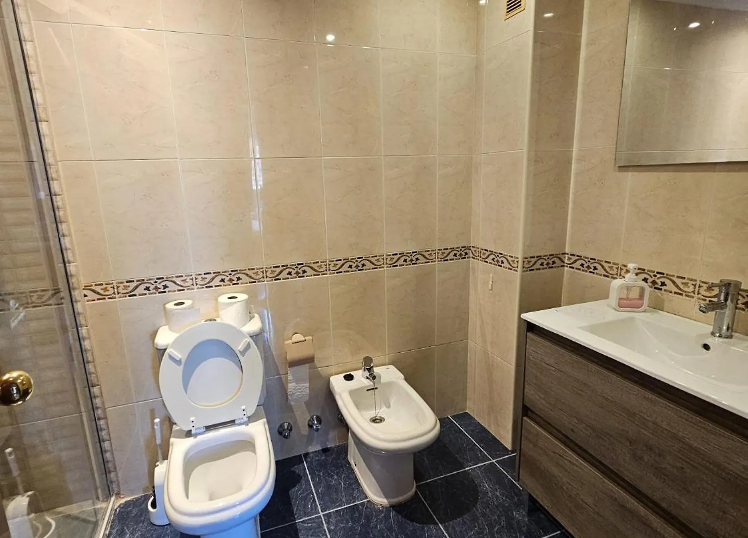 홈스테이 Preciosa Habitacion Centro Malaga Enfrente El Corte Ingles Estacion De Tren Y Metro La Mejor Zona De Malaga Casco Antiguo